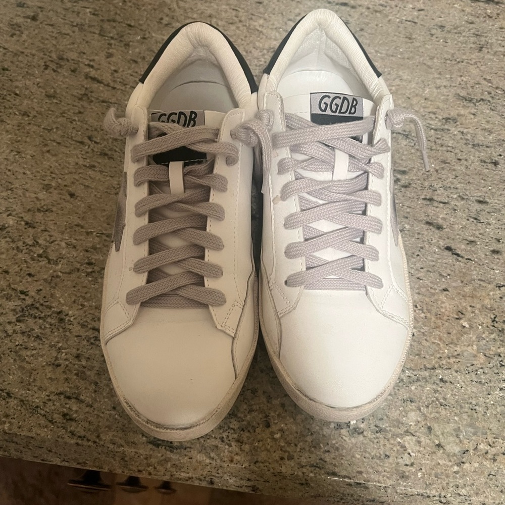 Sneakers size 8.5